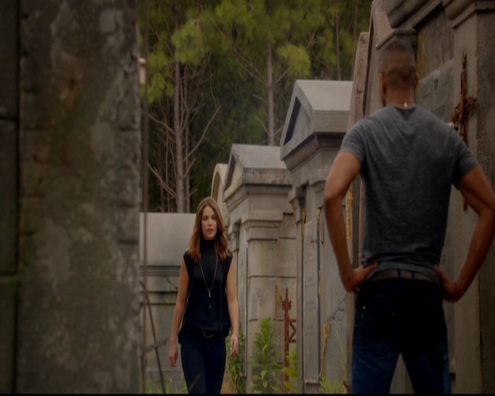 VampireDiariesWorld-dot-nl_TheOriginals_3x02YouHungTheMoon1601.jpg