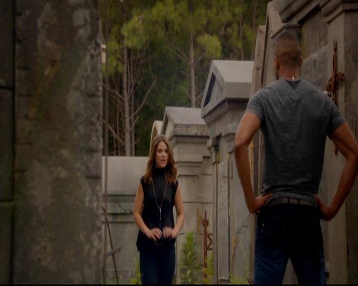 VampireDiariesWorld-dot-nl_TheOriginals_3x02YouHungTheMoon1602.jpg