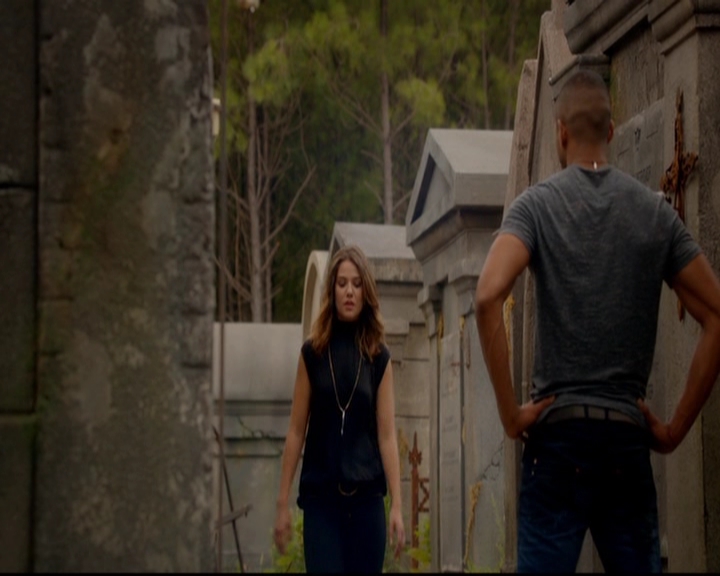 VampireDiariesWorld-dot-nl_TheOriginals_3x02YouHungTheMoon1603.jpg