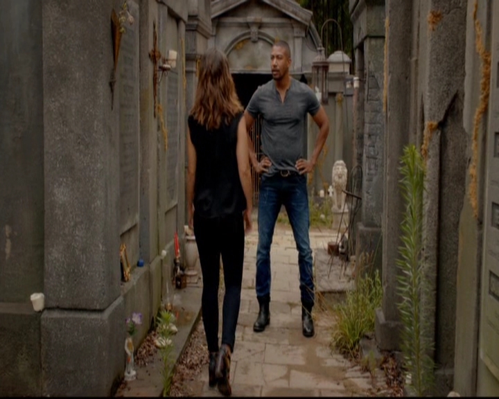 VampireDiariesWorld-dot-nl_TheOriginals_3x02YouHungTheMoon1604.jpg