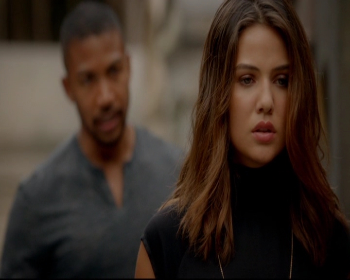 VampireDiariesWorld-dot-nl_TheOriginals_3x02YouHungTheMoon1615.jpg