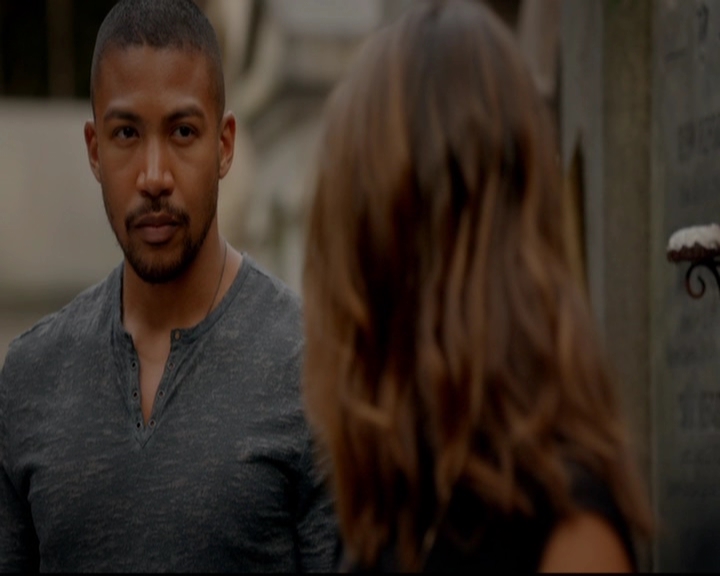 VampireDiariesWorld-dot-nl_TheOriginals_3x02YouHungTheMoon1617.jpg