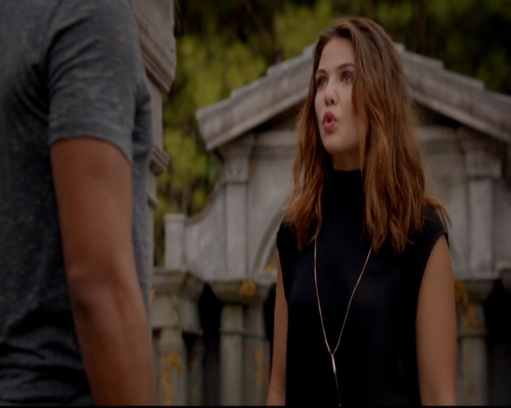 VampireDiariesWorld-dot-nl_TheOriginals_3x02YouHungTheMoon1620.jpg