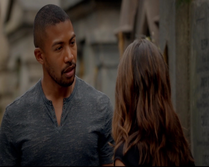 VampireDiariesWorld-dot-nl_TheOriginals_3x02YouHungTheMoon1627.jpg