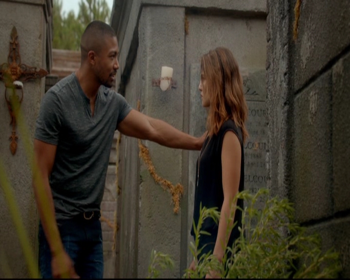 VampireDiariesWorld-dot-nl_TheOriginals_3x02YouHungTheMoon1635.jpg