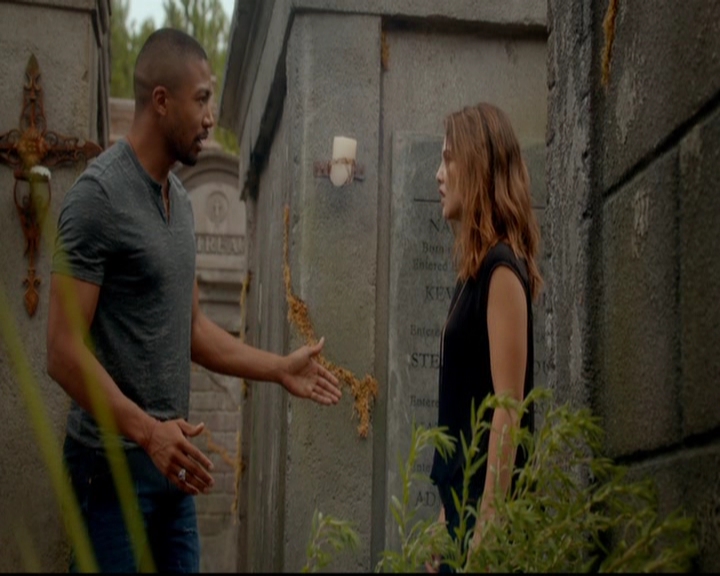 VampireDiariesWorld-dot-nl_TheOriginals_3x02YouHungTheMoon1637.jpg