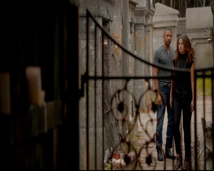 VampireDiariesWorld-dot-nl_TheOriginals_3x02YouHungTheMoon1649.jpg