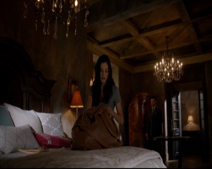 VampireDiariesWorld-dot-nl_TheOriginals_3x02YouHungTheMoon1697.jpg