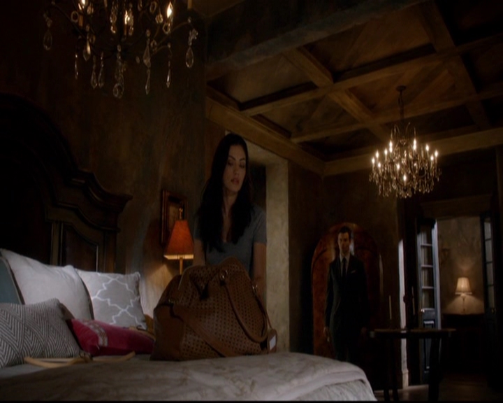 VampireDiariesWorld-dot-nl_TheOriginals_3x02YouHungTheMoon1698.jpg