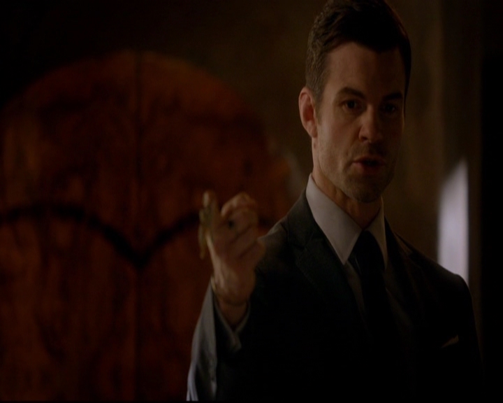 VampireDiariesWorld-dot-nl_TheOriginals_3x02YouHungTheMoon1702.jpg