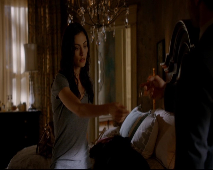 VampireDiariesWorld-dot-nl_TheOriginals_3x02YouHungTheMoon1705.jpg