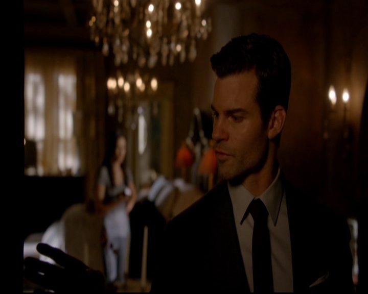 VampireDiariesWorld-dot-nl_TheOriginals_3x02YouHungTheMoon1747.jpg