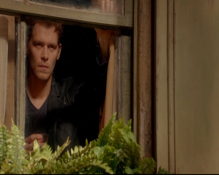 VampireDiariesWorld-dot-nl_TheOriginals_3x02YouHungTheMoon1930.jpg