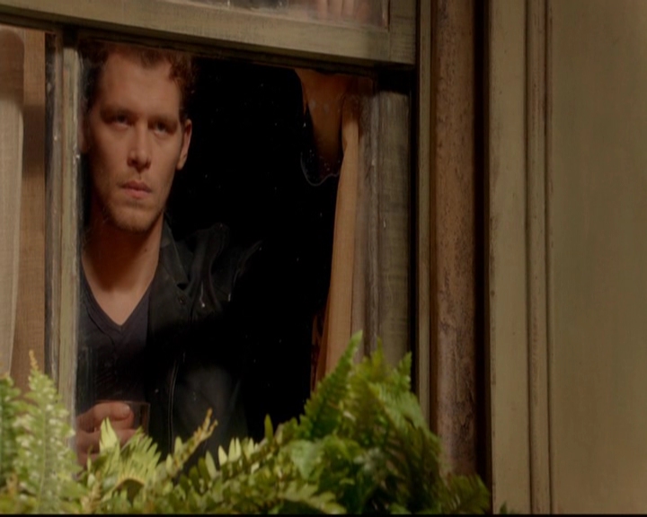 VampireDiariesWorld-dot-nl_TheOriginals_3x02YouHungTheMoon1931.jpg