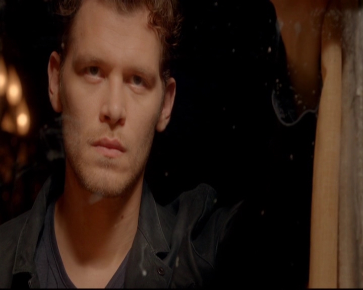 VampireDiariesWorld-dot-nl_TheOriginals_3x02YouHungTheMoon1936.jpg