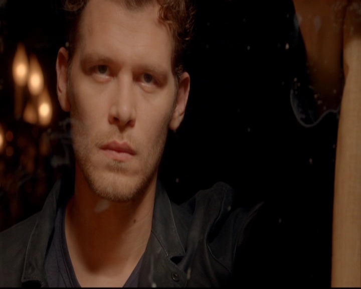 VampireDiariesWorld-dot-nl_TheOriginals_3x02YouHungTheMoon1938.jpg