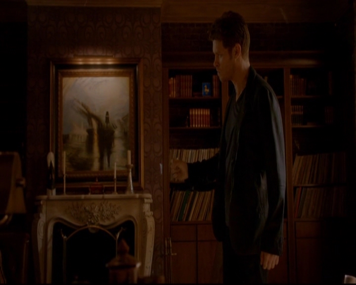 VampireDiariesWorld-dot-nl_TheOriginals_3x02YouHungTheMoon1945.jpg