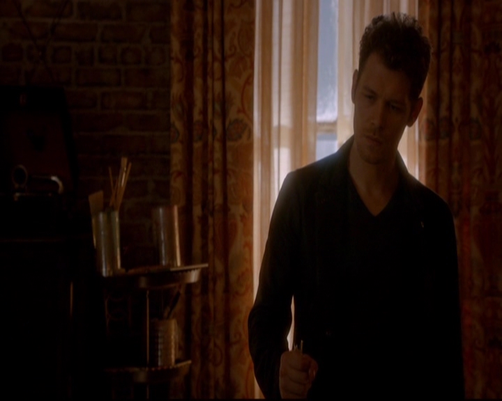 VampireDiariesWorld-dot-nl_TheOriginals_3x02YouHungTheMoon1947.jpg