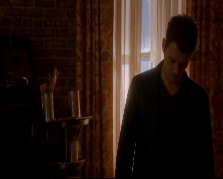 VampireDiariesWorld-dot-nl_TheOriginals_3x02YouHungTheMoon1949.jpg