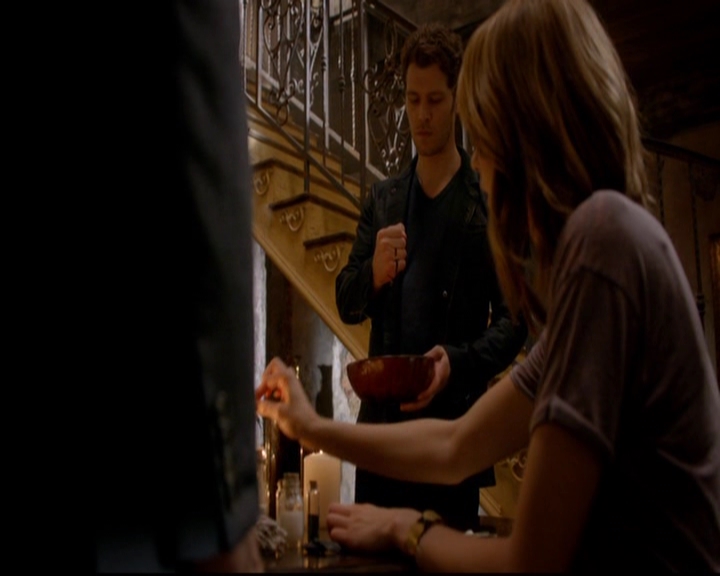 VampireDiariesWorld-dot-nl_TheOriginals_3x02YouHungTheMoon2081.jpg