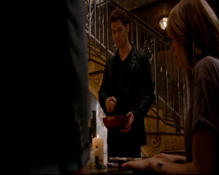 VampireDiariesWorld-dot-nl_TheOriginals_3x02YouHungTheMoon2090.jpg