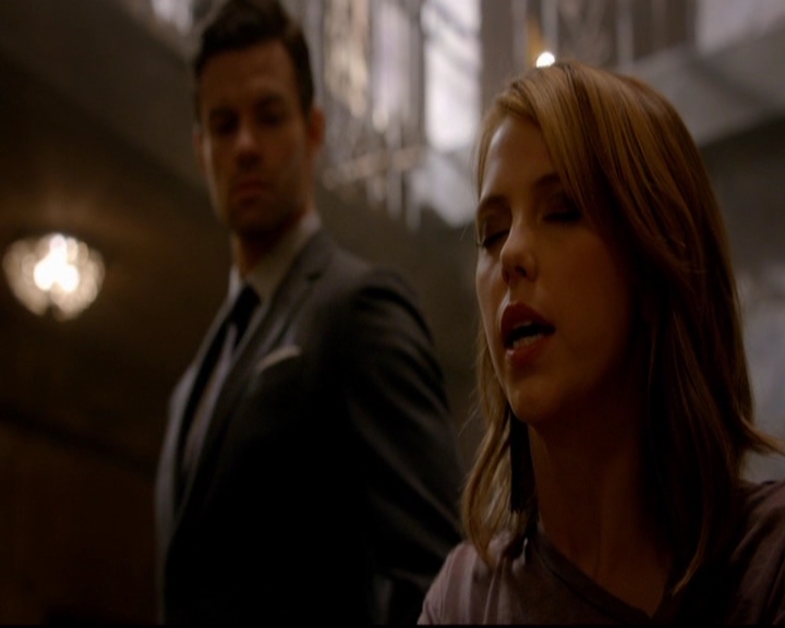 VampireDiariesWorld-dot-nl_TheOriginals_3x02YouHungTheMoon2104.jpg