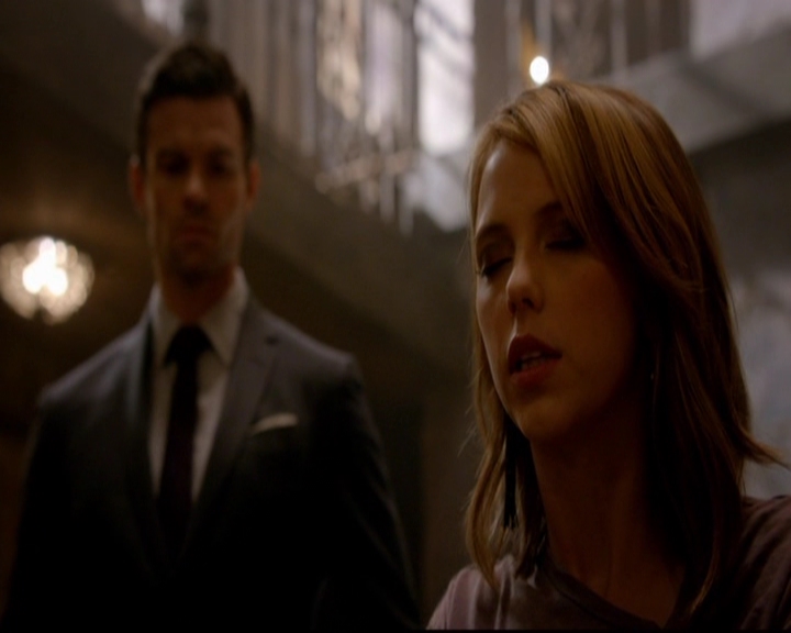 VampireDiariesWorld-dot-nl_TheOriginals_3x02YouHungTheMoon2105.jpg