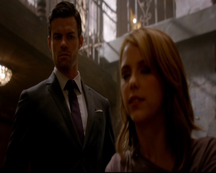 VampireDiariesWorld-dot-nl_TheOriginals_3x02YouHungTheMoon2109.jpg