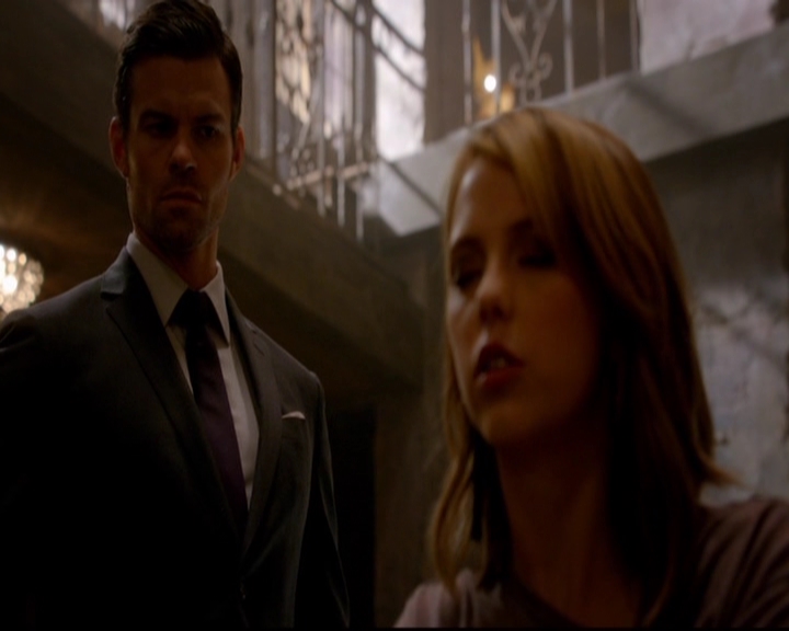 VampireDiariesWorld-dot-nl_TheOriginals_3x02YouHungTheMoon2110.jpg