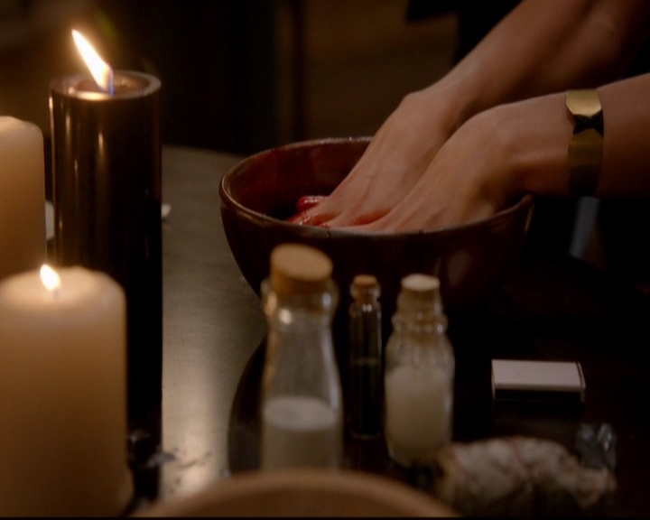 VampireDiariesWorld-dot-nl_TheOriginals_3x02YouHungTheMoon2114.jpg