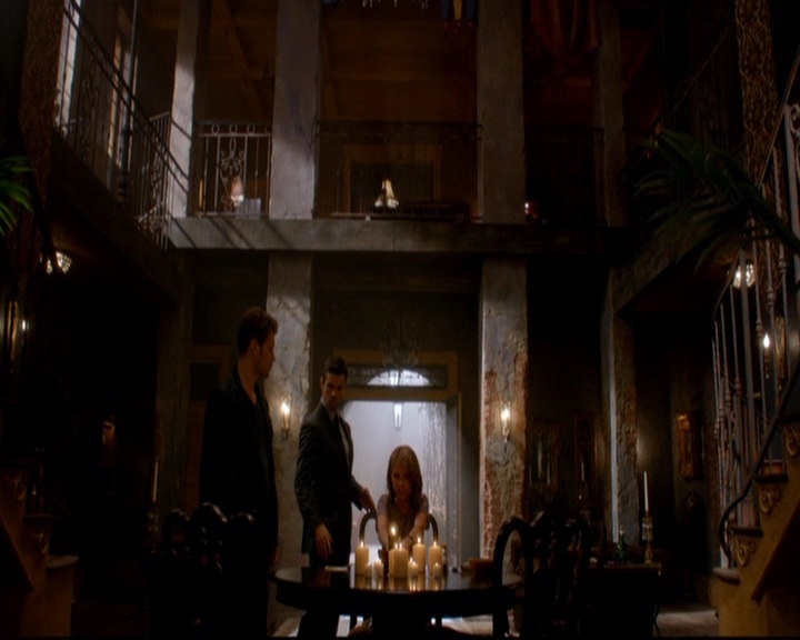 VampireDiariesWorld-dot-nl_TheOriginals_3x02YouHungTheMoon2116.jpg