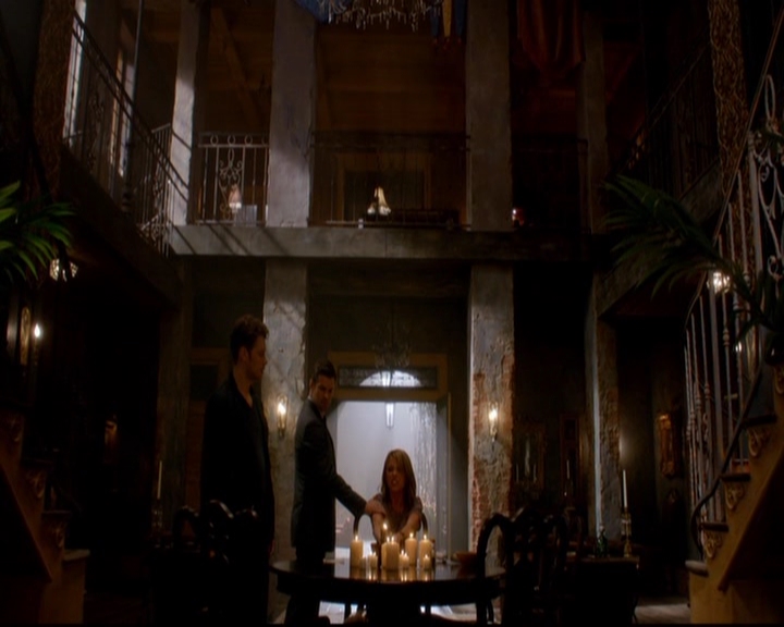 VampireDiariesWorld-dot-nl_TheOriginals_3x02YouHungTheMoon2118.jpg