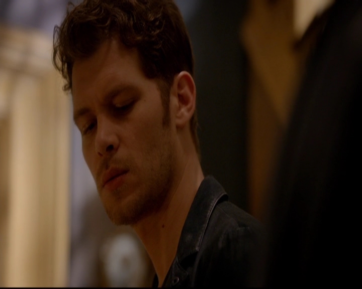 VampireDiariesWorld-dot-nl_TheOriginals_3x02YouHungTheMoon2144.jpg