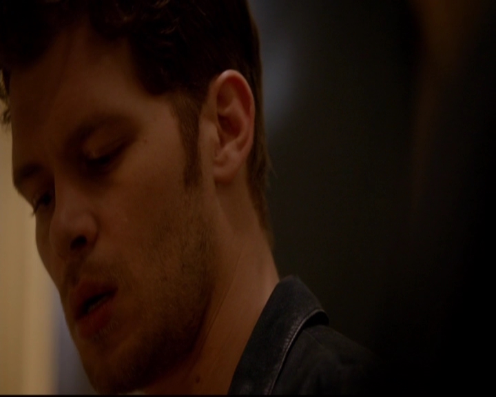 VampireDiariesWorld-dot-nl_TheOriginals_3x02YouHungTheMoon2162.jpg