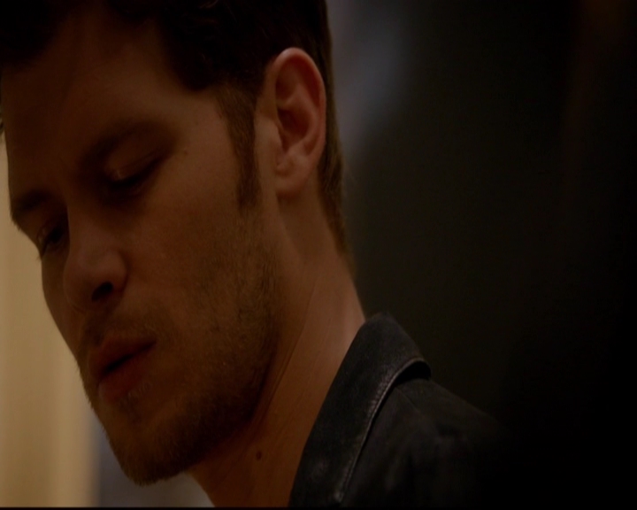 VampireDiariesWorld-dot-nl_TheOriginals_3x02YouHungTheMoon2163.jpg