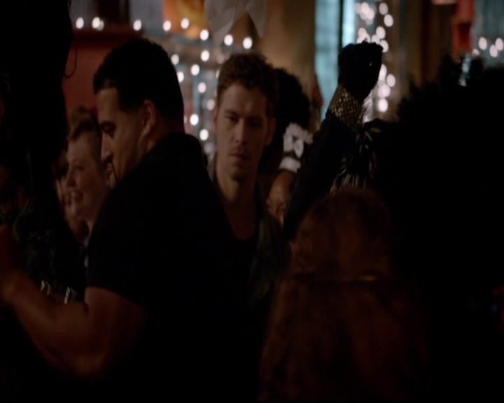 VampireDiariesWorld-dot-nl_TheOriginals_3x04AWalkOnTheWildSide0282.jpg