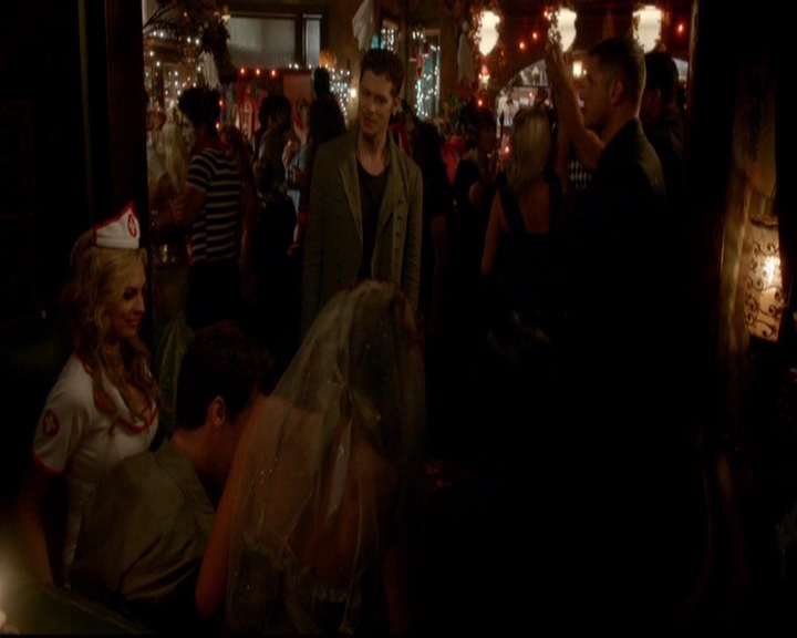 VampireDiariesWorld-dot-nl_TheOriginals_3x04AWalkOnTheWildSide0303.jpg