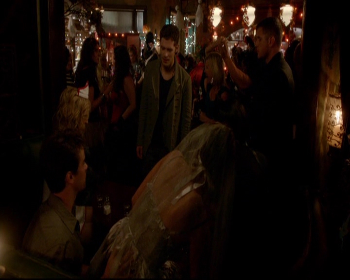 VampireDiariesWorld-dot-nl_TheOriginals_3x04AWalkOnTheWildSide0304.jpg