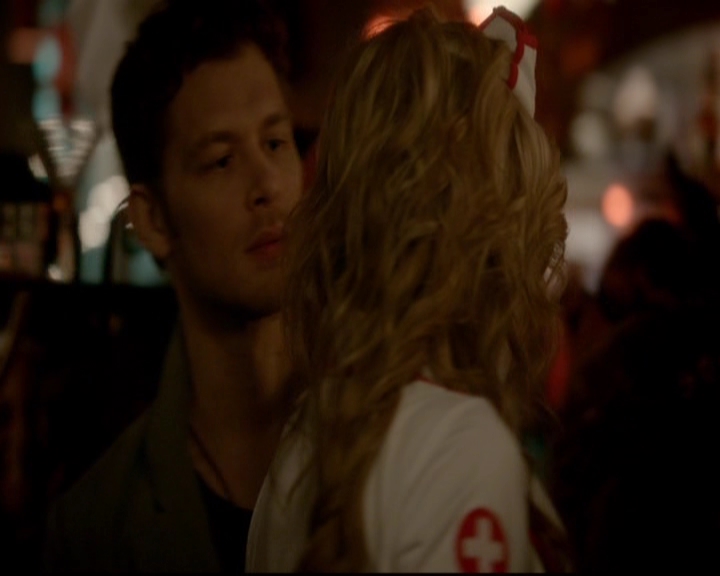 VampireDiariesWorld-dot-nl_TheOriginals_3x04AWalkOnTheWildSide0307.jpg