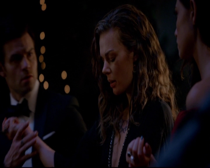 VampireDiariesWorld-dot-nl_TheOriginals_3x04AWalkOnTheWildSide1993.jpg