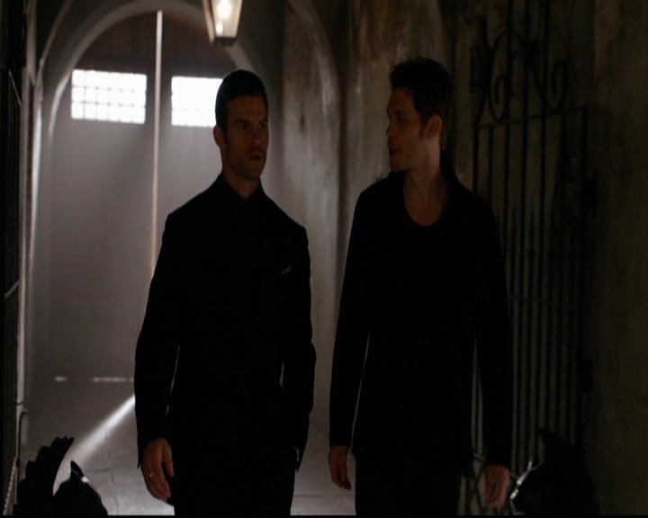 VampireDiariesWorld-dot-nl_TheOriginals_3x05TheAxemansLetters0123.jpg