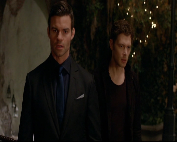 VampireDiariesWorld-dot-nl_TheOriginals_3x05TheAxemansLetters0130.jpg