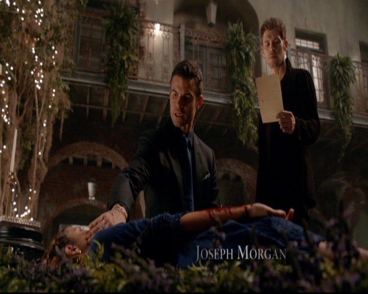 VampireDiariesWorld-dot-nl_TheOriginals_3x05TheAxemansLetters0160.jpg