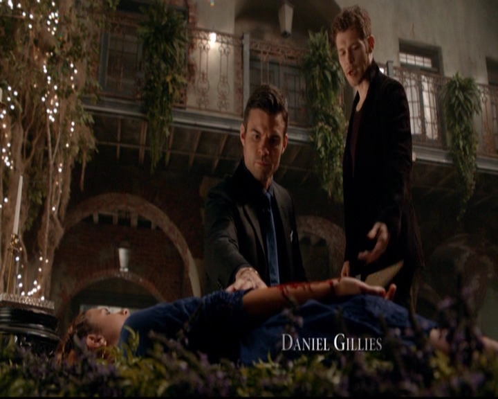 VampireDiariesWorld-dot-nl_TheOriginals_3x05TheAxemansLetters0162.jpg