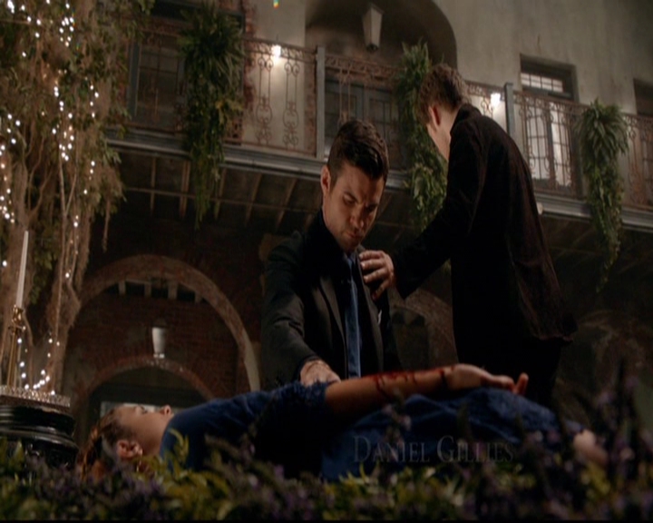 VampireDiariesWorld-dot-nl_TheOriginals_3x05TheAxemansLetters0163.jpg