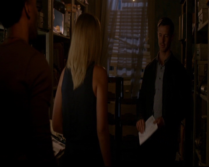 VampireDiariesWorld-dot-nl_TheOriginals_3x05TheAxemansLetters2128.jpg