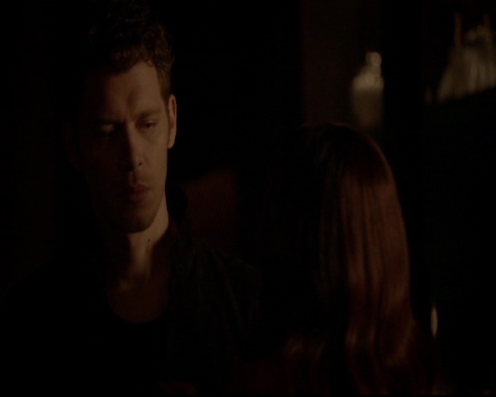 VampireDiariesWorld-dot-nl_TheOriginals_3x05TheAxemansLetters2159.jpg