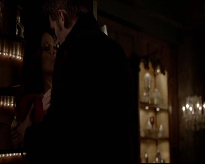 VampireDiariesWorld-dot-nl_TheOriginals_3x05TheAxemansLetters2160.jpg