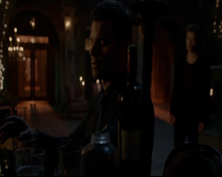 VampireDiariesWorld-dot-nl_TheOriginals_3x05TheAxemansLetters2202.jpg