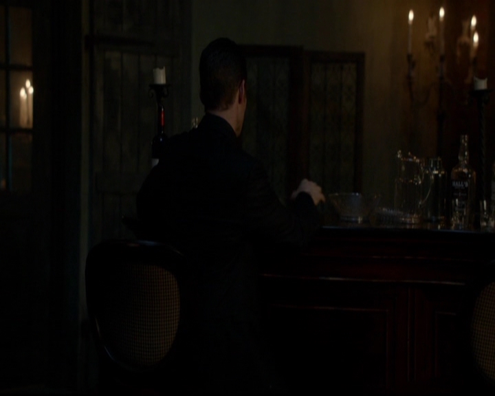 VampireDiariesWorld-dot-nl_TheOriginals_3x05TheAxemansLetters2203.jpg